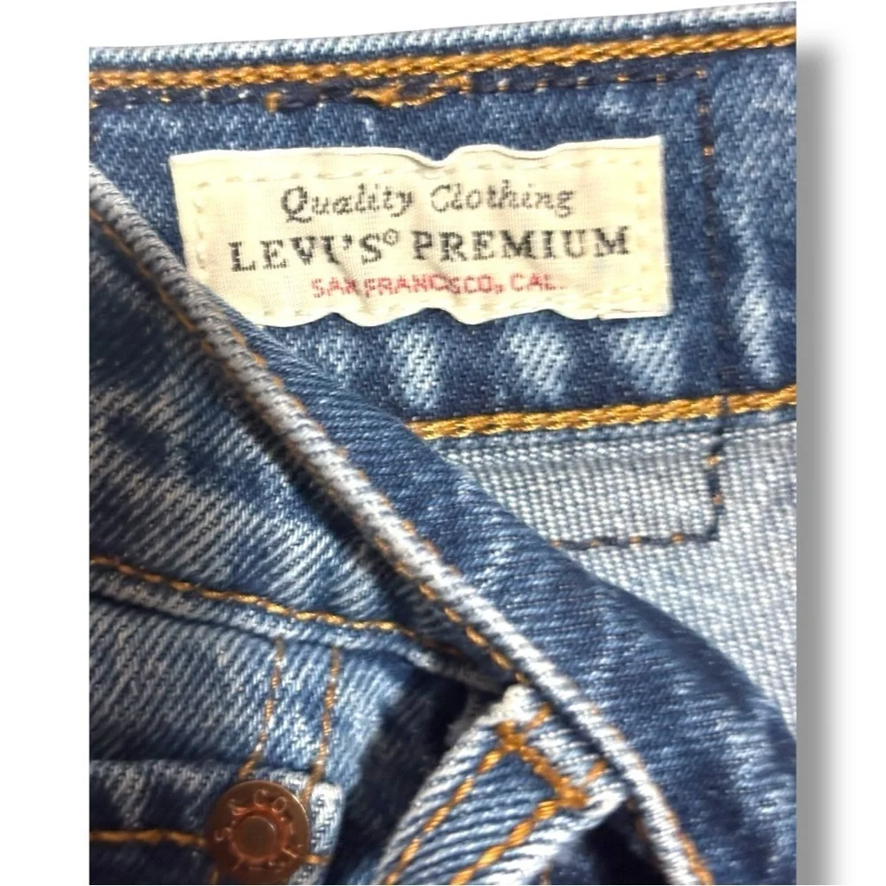 Levi’s Premium Stylish Medium Blue Denim “Wedgie Short” Button Down Front Shorts - Picture 7 of 15